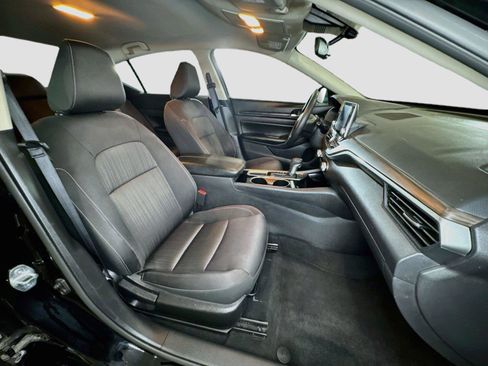 Used 2024 Nissan Altima 2.5 SV FWD image 27