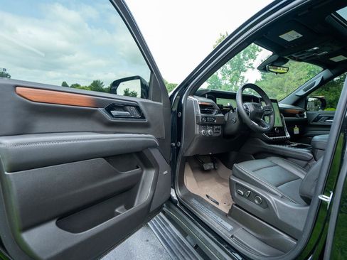 Used 2025 GMC Yukon Denali w/ Denali Reserve Package AWD/4WD image 12