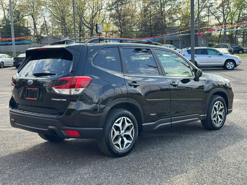 Used 2019 Subaru Forester Premium AWD/4WD image 5