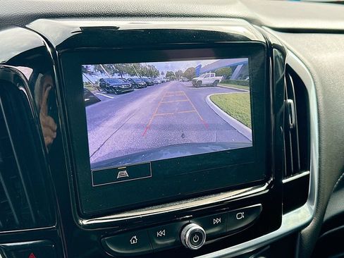 Used 2023 Chevrolet Traverse LT FWD image 13