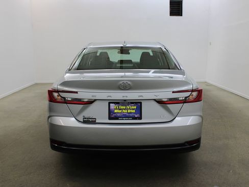 Used 2025 Toyota Camry LE image 4