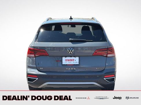 Used 2022 Volkswagen Taos SE FWD image 4