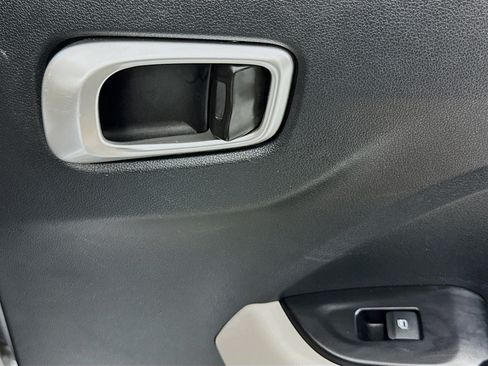 Used 2024 Hyundai Venue SEL FWD image 29