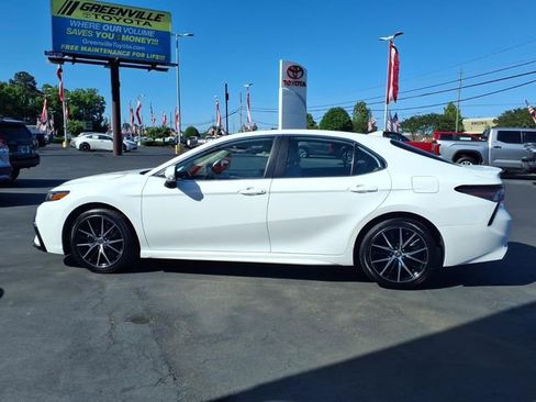 Used 2024 Toyota Camry SE FWD image 3
