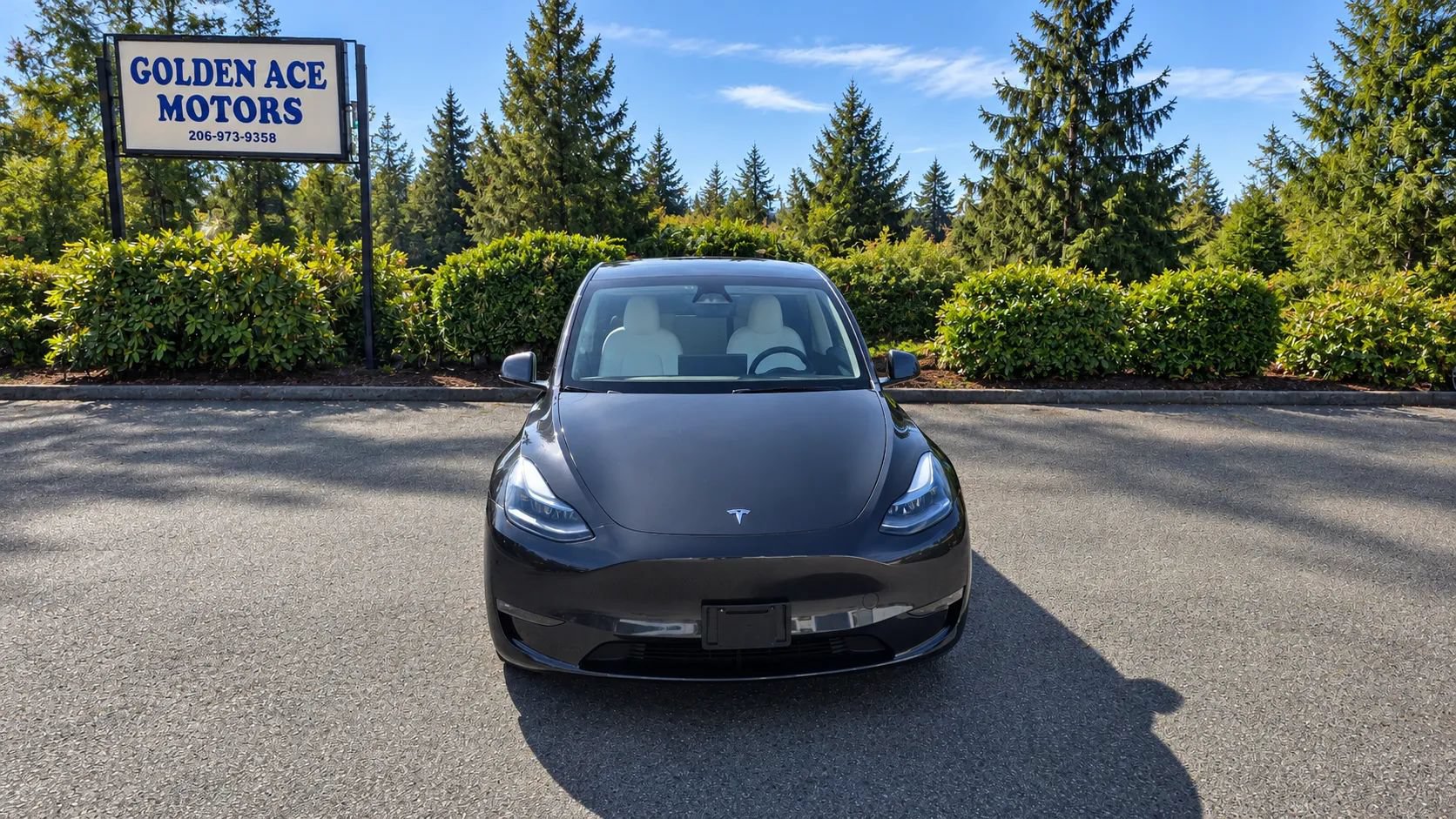 Used 2024 Tesla Model Y Long Range AWD/4WD image 2