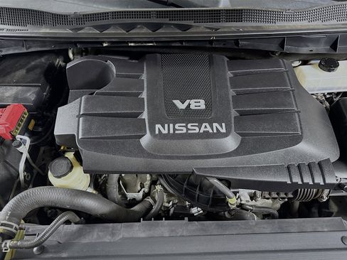 Used 2020 Nissan Titan SV image 39