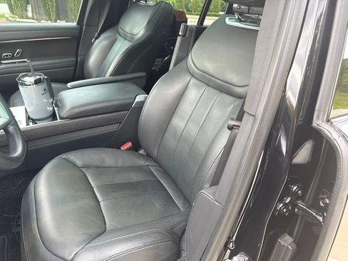 Used 2025 Land Rover Range Rover Long Wheelbase SE AWD/4WD image 9