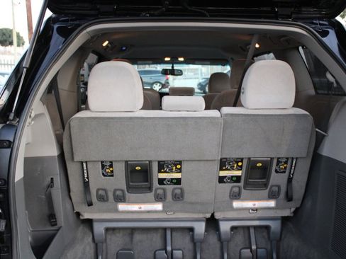 Used 2016 Toyota Sienna LE image 8
