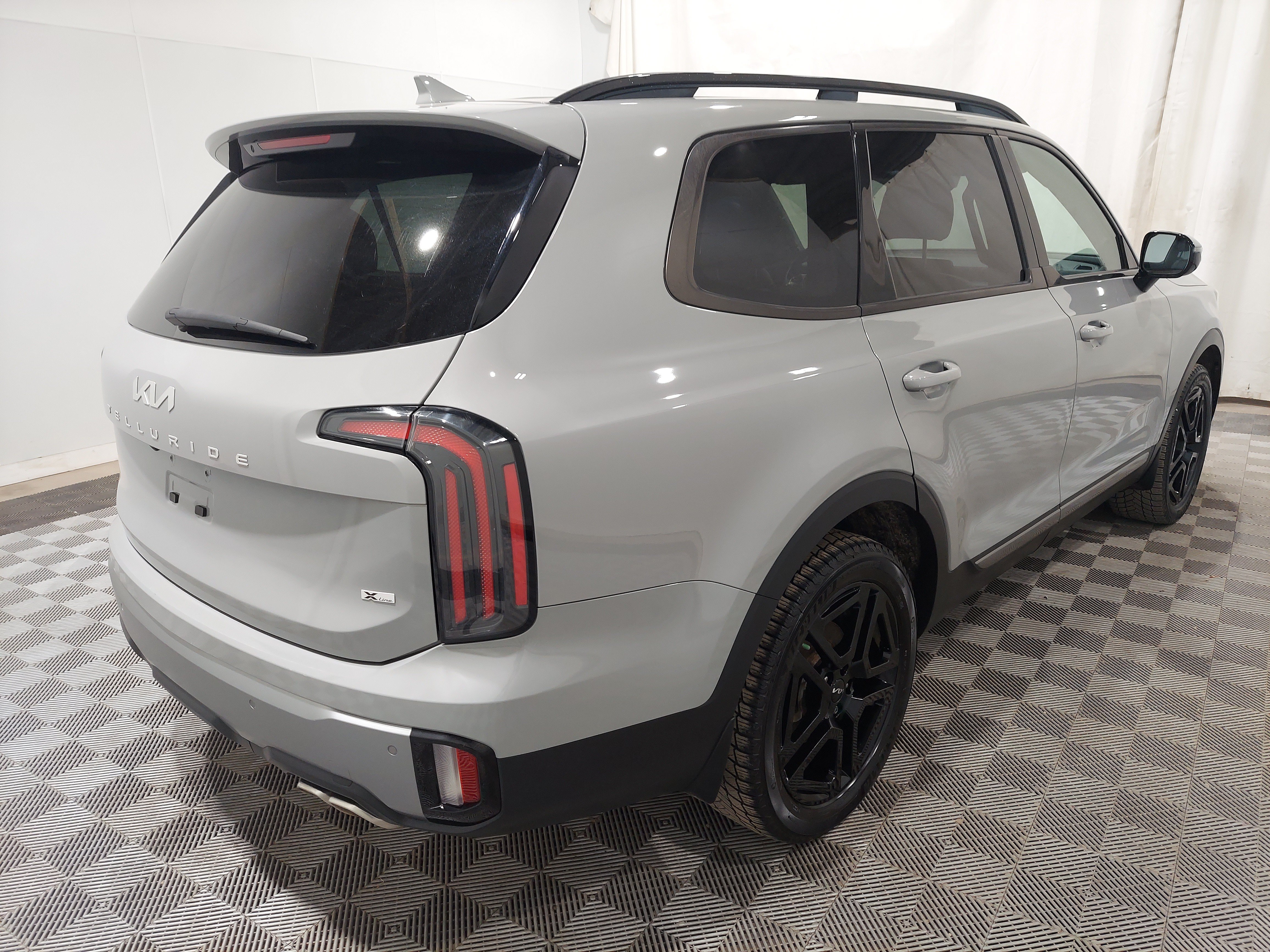 Used 2023 Kia Telluride SX X-Line AWD/4WD image 3