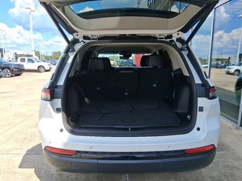 Used 2023 Jeep Grand Cherokee Limited w/ Luxury Tech Group II AWD/4WD image 7