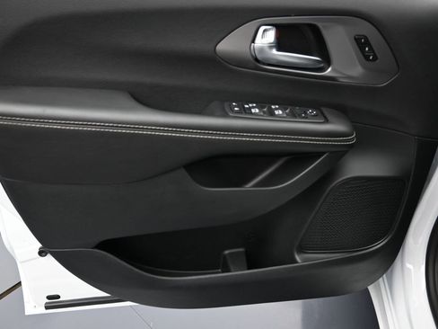 New 2026 Chrysler Pacifica Select image 11