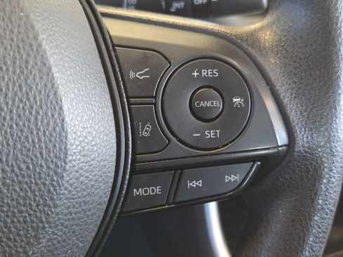 Used 2025 Toyota RAV4 XLE AWD/4WD image 33