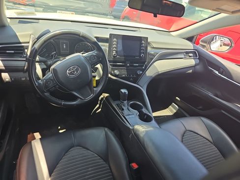 Used 2022 Toyota Camry SE w/ Carpet Mat Package (TMS) FWD image 8
