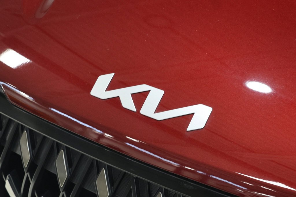Used 2026 Kia Carnival FWD image 12