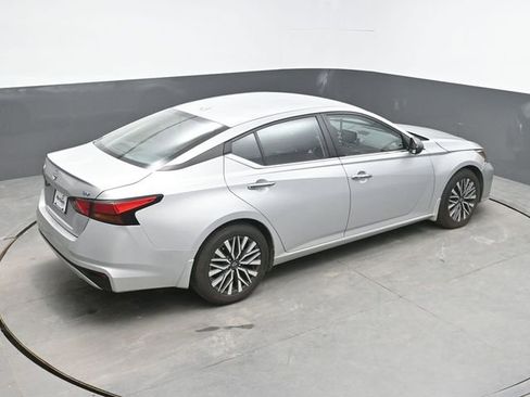 Used 2024 Nissan Altima 2.5 SV FWD image 28