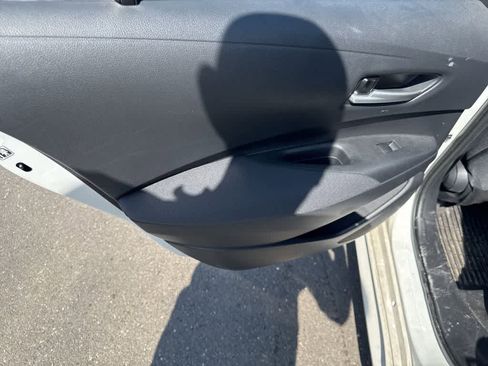 Used 2020 Toyota Corolla LE image 16