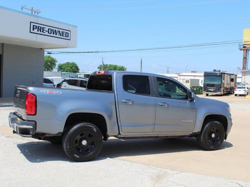 Used 2022 Chevrolet Colorado W/T AWD/4WD image 4