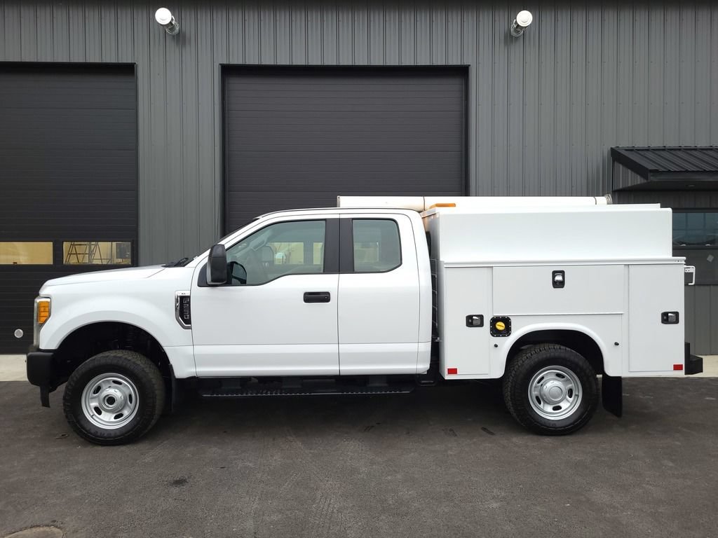Used 2017 Ford F250 XL w/ Snow Plow/Camper Package AWD/4WD image 1