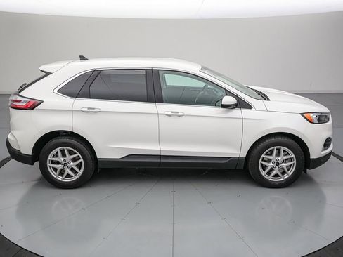 Certified 2024 Ford Edge SEL w/ Convenience Package AWD/4WD image 3
