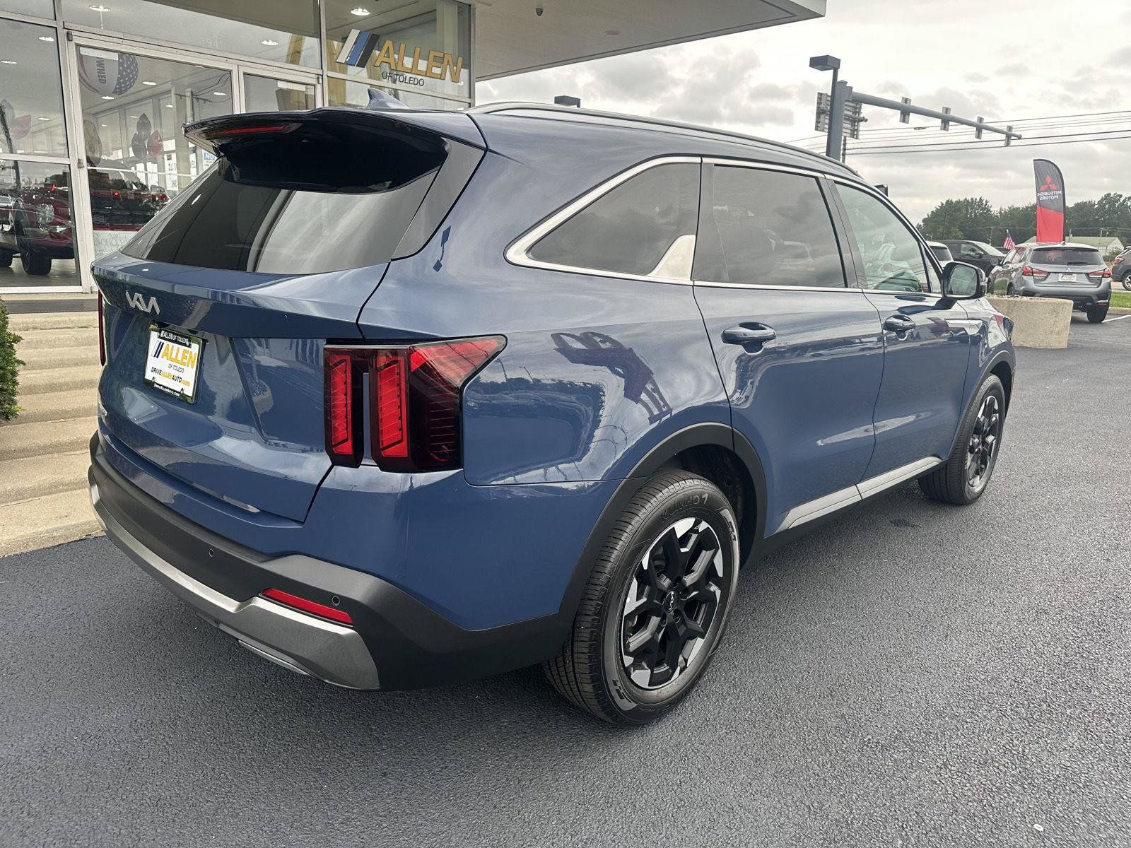 Used 2025 Kia Sorento S FWD image 12