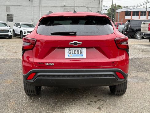 New 2026 Chevrolet Trax LT w/ Midnight Edition FWD image 5