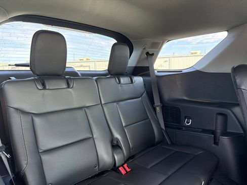 Used 2024 Ford Explorer XLT w/ Equipment Group 202A AWD/4WD image 18