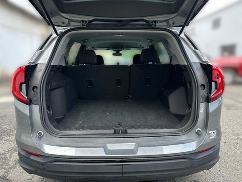 Used 2024 GMC Terrain SLE image 19