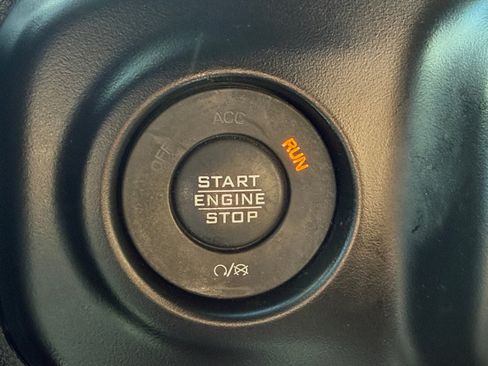 Used 2023 Jeep Gladiator Sport AWD/4WD image 22