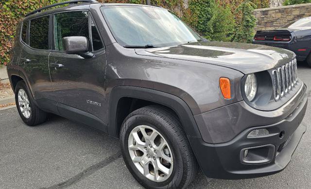 Used 2017 Jeep Renegade Latitude w/ Cold Weather Group AWD/4WD image 3