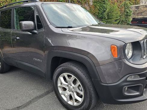 Used 2017 Jeep Renegade Latitude w/ Cold Weather Group AWD/4WD image 3
