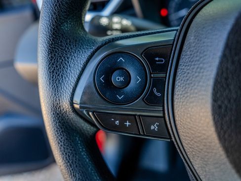 Used 2020 Toyota Corolla LE image 16