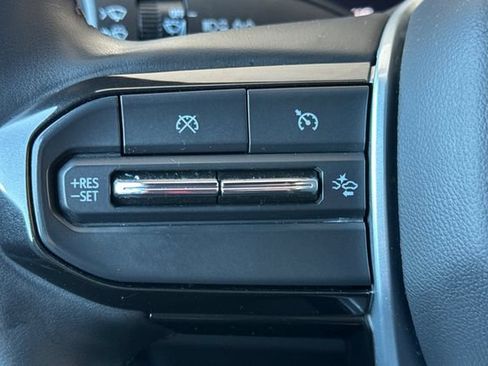 Used 2025 Chevrolet Colorado Trail Boss AWD/4WD image 36
