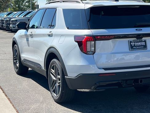 New 2026 Ford Explorer ST-Line w/ ST-Line Street Pack RWD image 5