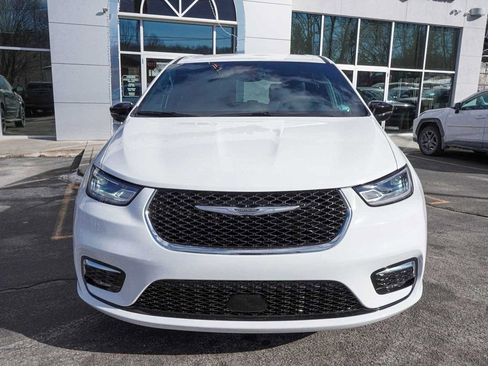 New 2026 Chrysler Pacifica Select image 2