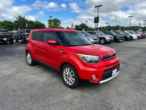 Used 2017 Kia Soul + FWD image 3