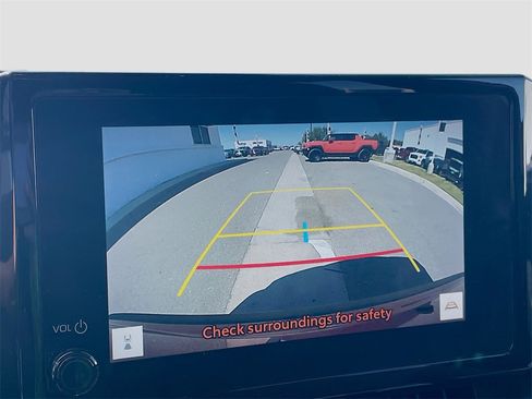 Used 2023 Toyota Corolla Cross XLE image 16