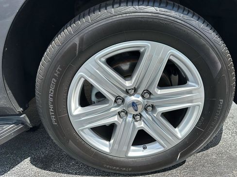 Used 2018 Ford Expedition XLT w/ Equipment Group 202A AWD/4WD image 32