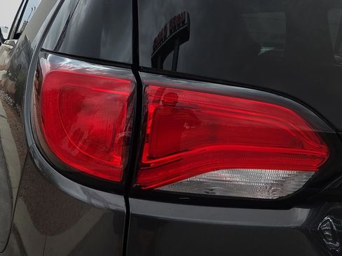 Used 2023 Chrysler Voyager LX FWD image 20