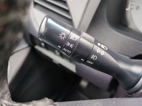 Used 2015 Toyota Sienna SE Premium image 28