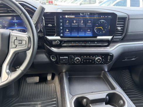Used 2025 Chevrolet Silverado 3500 LTZ w/ LTZ Convenience Package AWD/4WD image 31