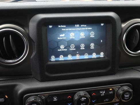Used 2021 Jeep Gladiator Rubicon w/ Safety Group AWD/4WD image 16