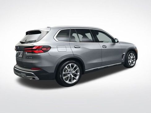 New 2026 BMW X5 xDrive50e image 4