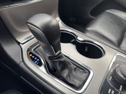 Used 2020 Jeep Grand Cherokee Limited image 21