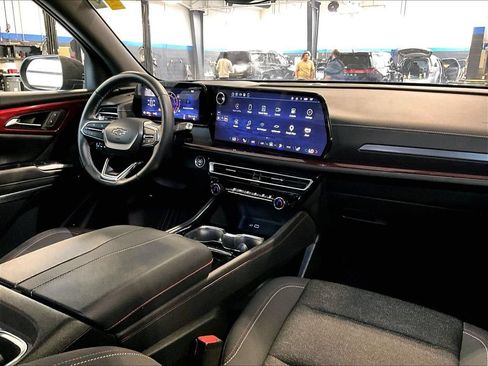 Used 2024 Chevrolet Traverse Z71 AWD/4WD image 14