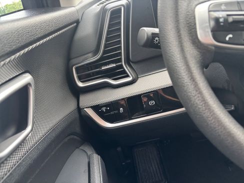 Used 2025 Kia Sportage LX FWD image 33