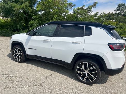Used 2024 Jeep Compass Limited w/ Elite Group AWD/4WD image 3