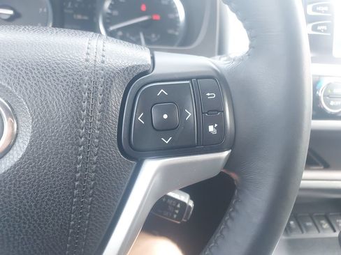 Used 2015 Toyota Highlander XLE AWD/4WD image 24