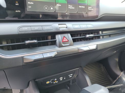 Certified 2025 Kia K4 EX FWD image 19
