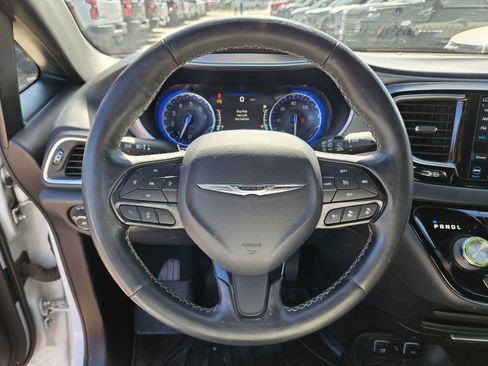 Used 2019 Chrysler Pacifica Touring-L w/ Advanced Safetytec Group FWD image 16