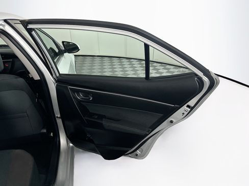 Used 2018 Toyota Corolla LE FWD image 26
